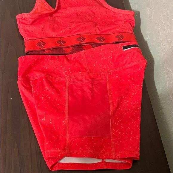 Rabbit Running XS Red Sports Bra and Shorts Set - Picture 8 of 9